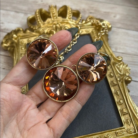 Elegant Gold and Peach Glass Statement Necklace - Picture 7 of 7